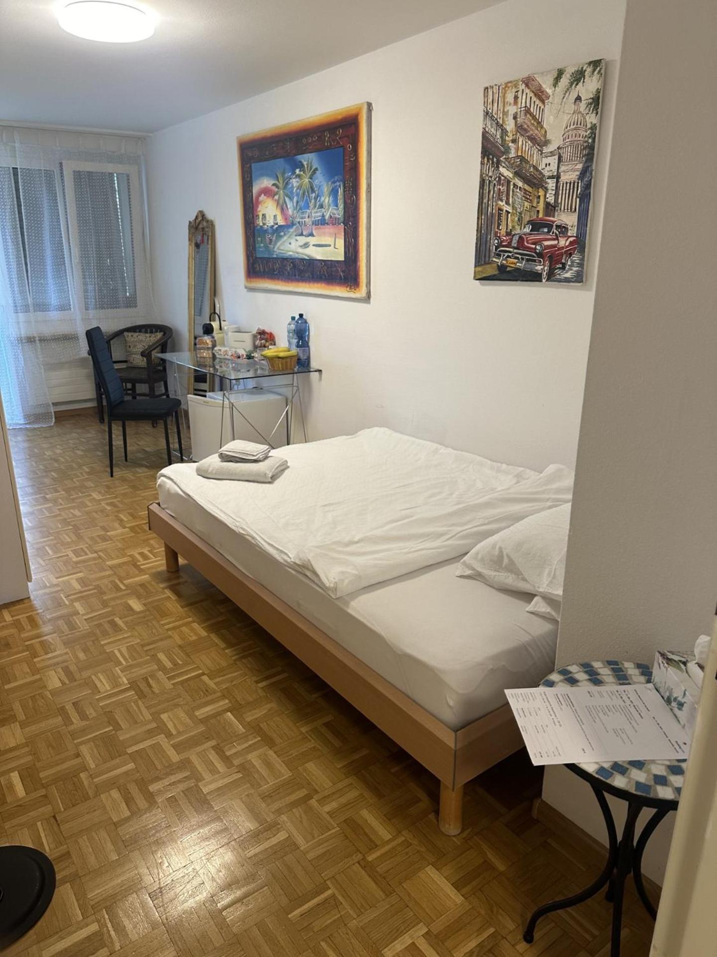 Schoenes Zimmer In Der City Базел Екстериор снимка