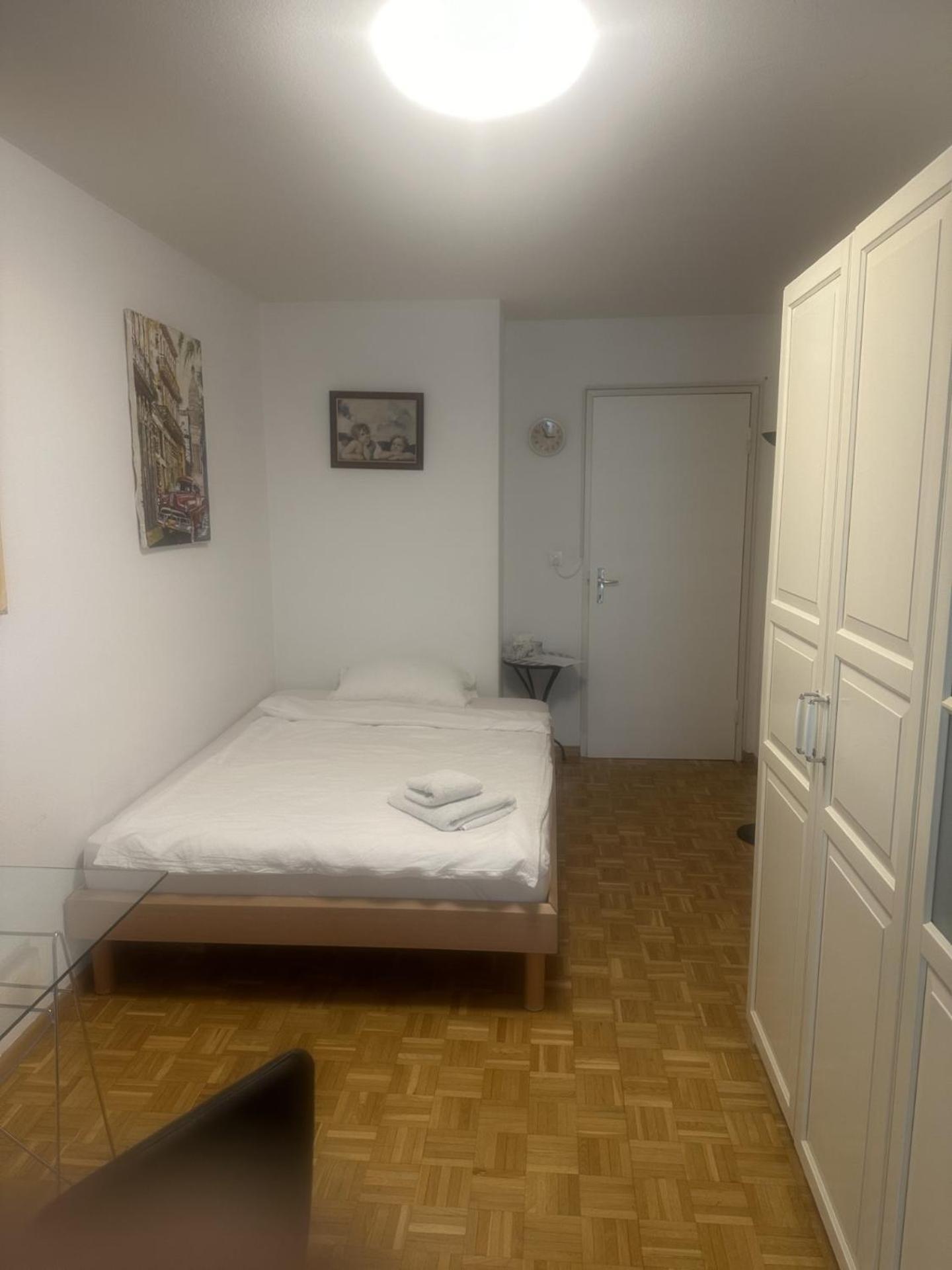 Schoenes Zimmer In Der City Базел Екстериор снимка