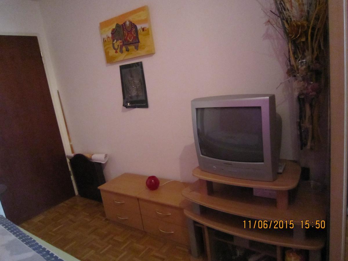 Schoenes Zimmer In Der City Базел Екстериор снимка